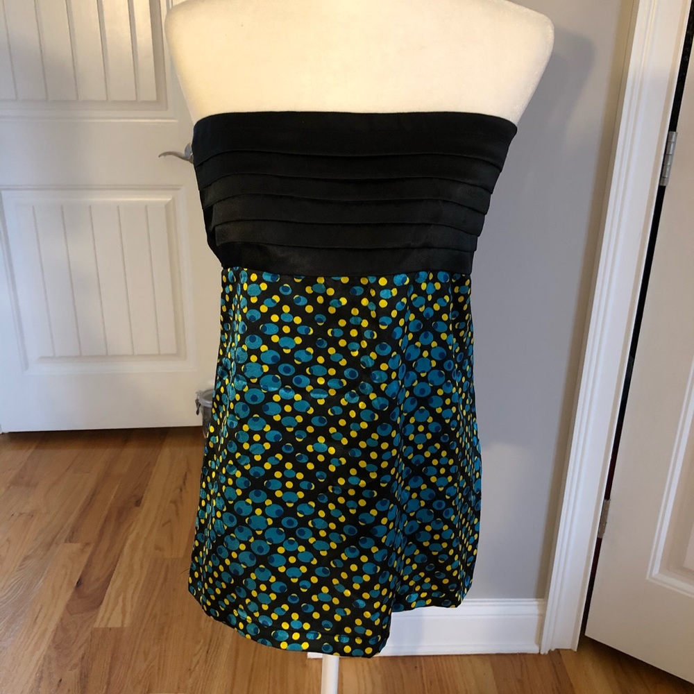 Pretty strapless Top. Size S